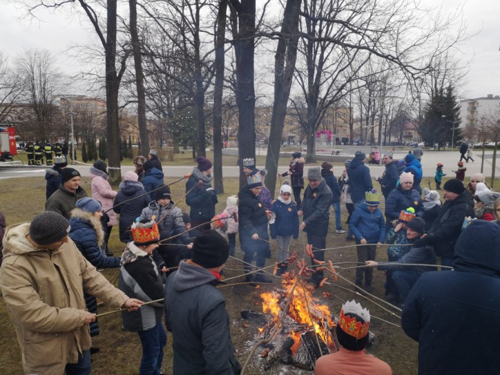 Kolorowy Orszak Trzech Króli przeszedł ulicami Nowej Dęby [zdjęcia]