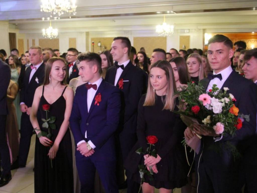 Zabawa studniówkowa maturzystów Zespołu Szkół nr 1 w Tarnobrzegu [zdjęcia]
