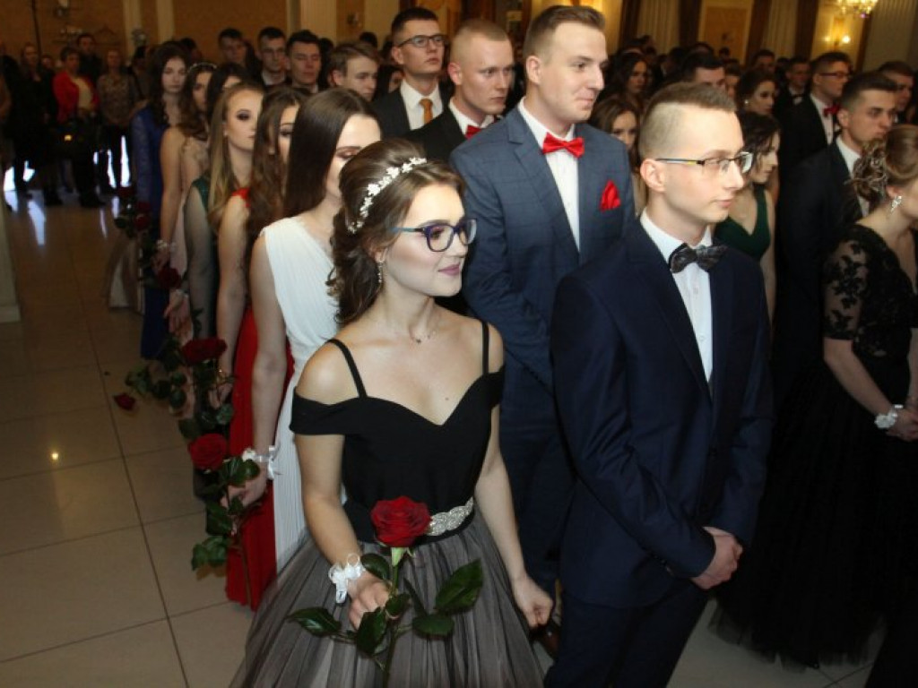 Zabawa studniówkowa maturzystów Zespołu Szkół nr 1 w Tarnobrzegu [zdjęcia]