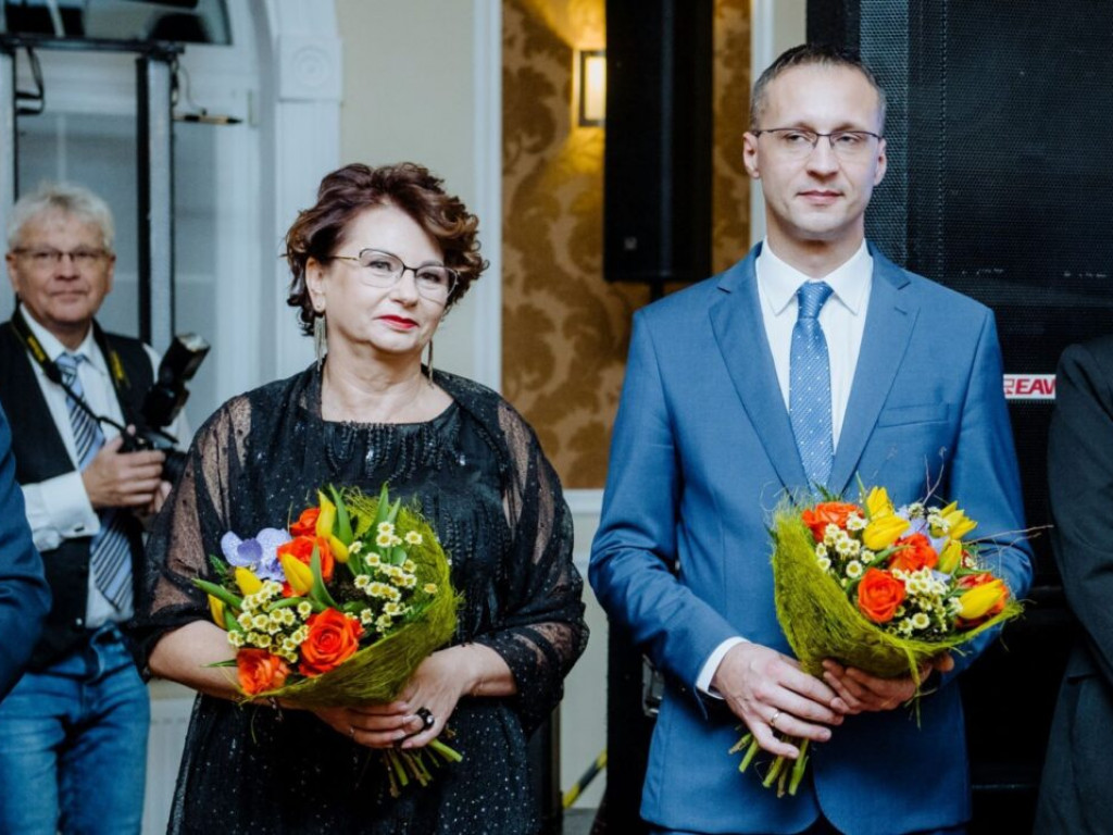 Niech żyje bal! Studniówka niżańskiej szkoły [zdjęcia]