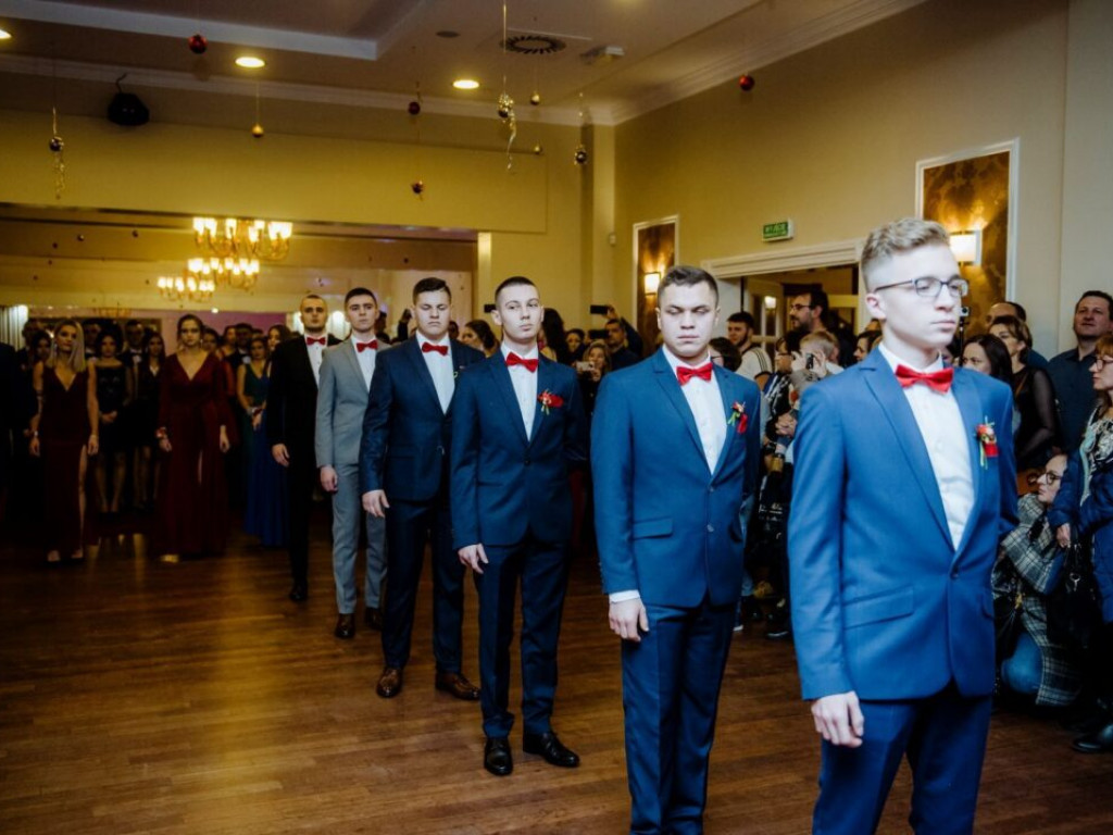 Niech żyje bal! Studniówka niżańskiej szkoły [zdjęcia]