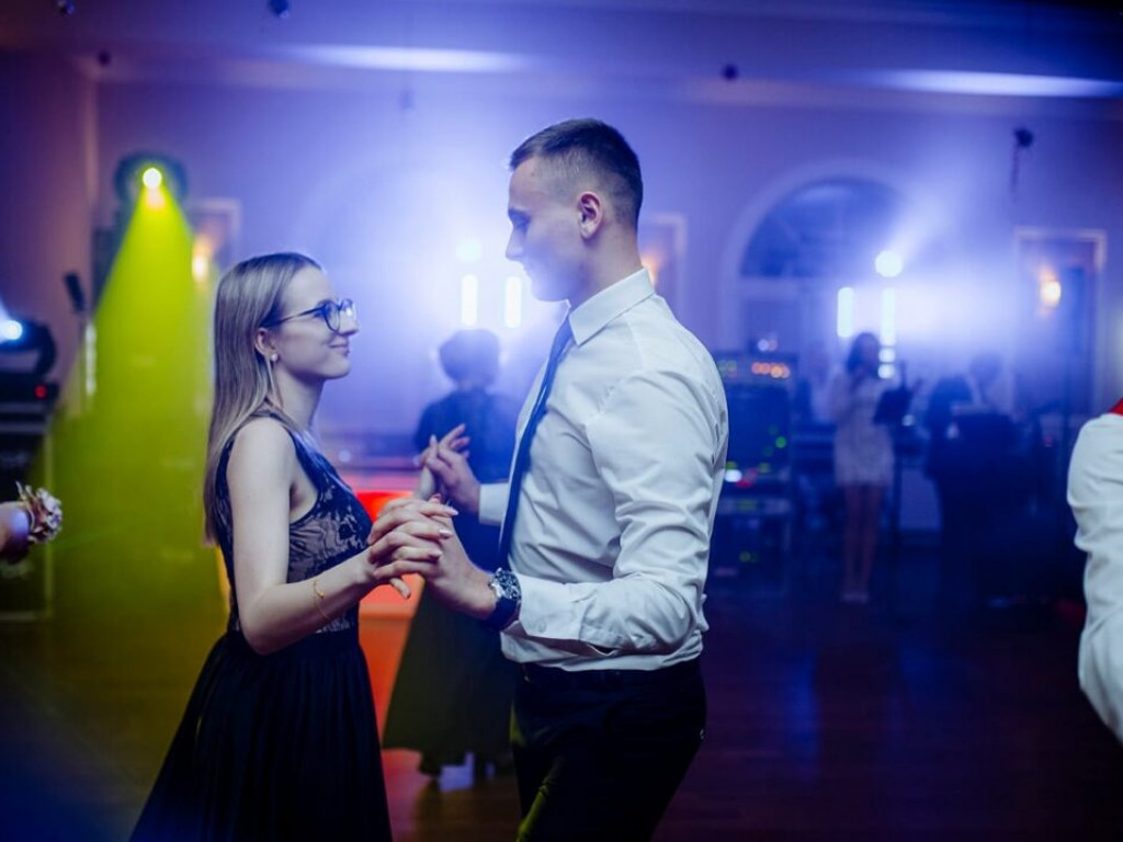 Niech żyje bal! Studniówka niżańskiej szkoły [zdjęcia]