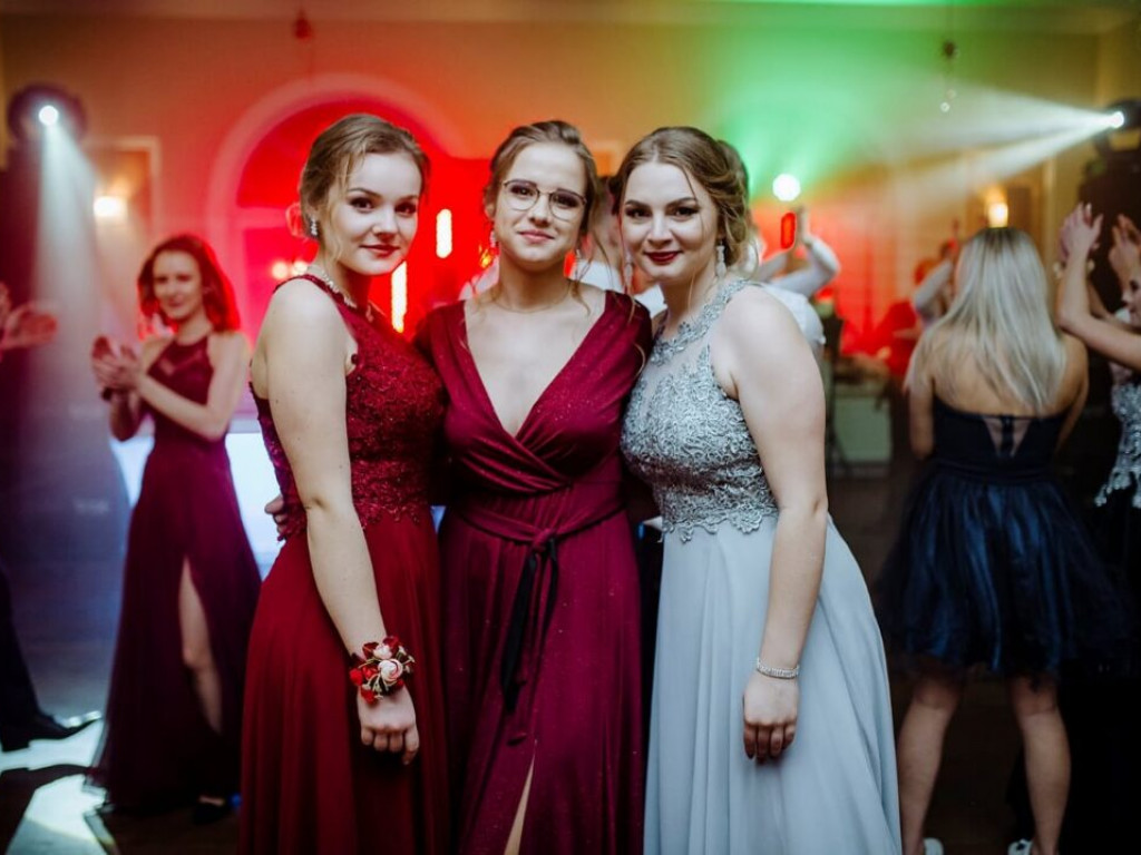 Niech żyje bal! Studniówka niżańskiej szkoły [zdjęcia]