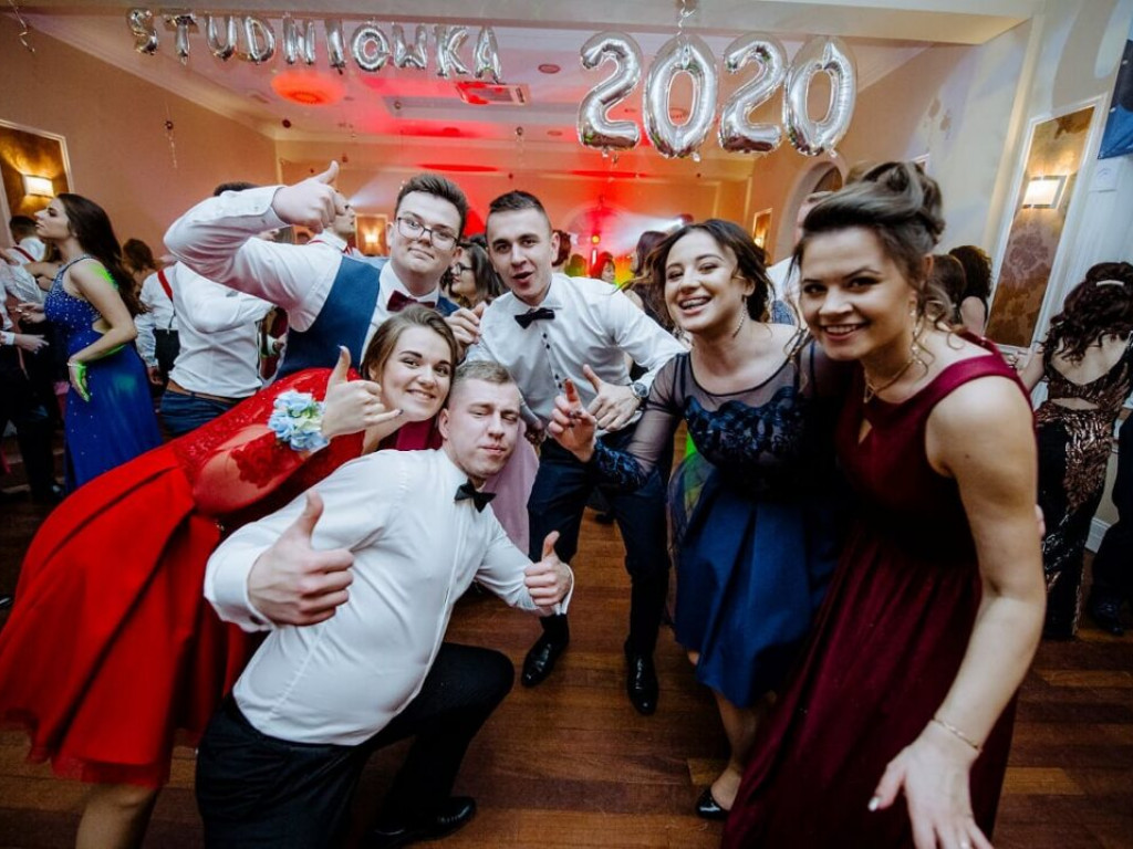 Niech żyje bal! Studniówka niżańskiej szkoły [zdjęcia]