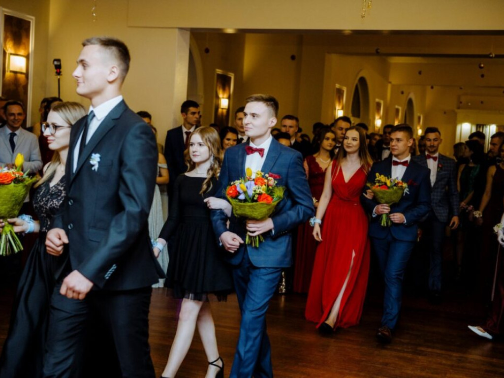 Niech żyje bal! Studniówka niżańskiej szkoły [zdjęcia]