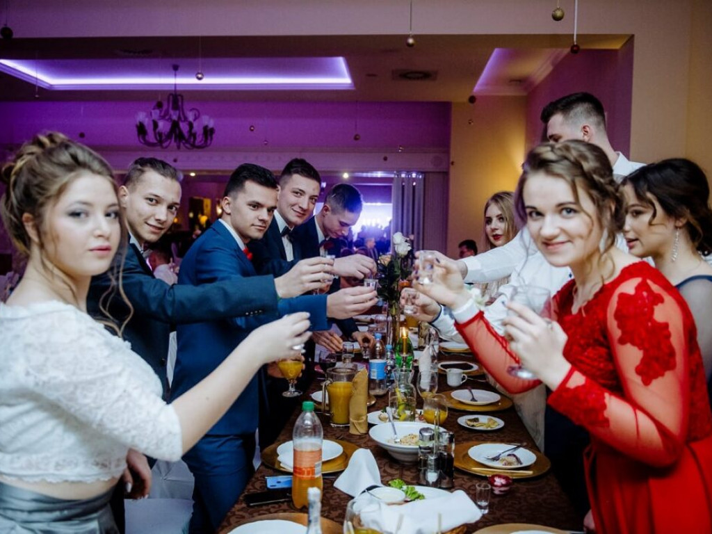 Niech żyje bal! Studniówka niżańskiej szkoły [zdjęcia]