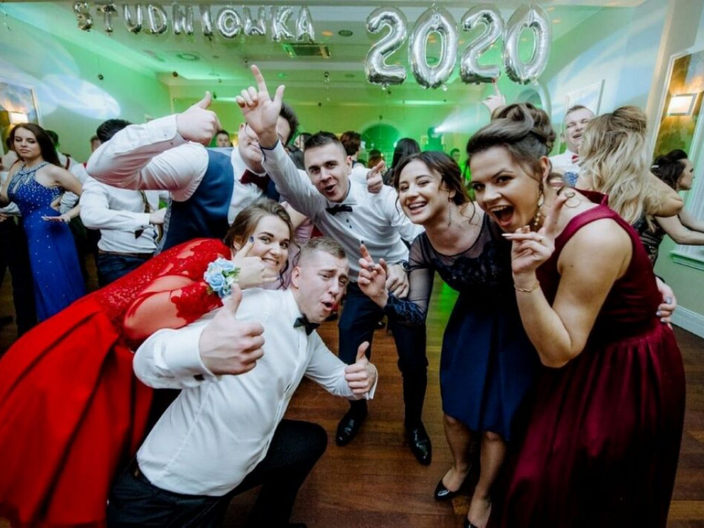 Niech żyje bal! Studniówka niżańskiej szkoły [zdjęcia]