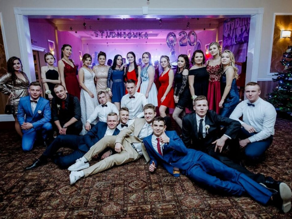 Niech żyje bal! Studniówka niżańskiej szkoły [zdjęcia]