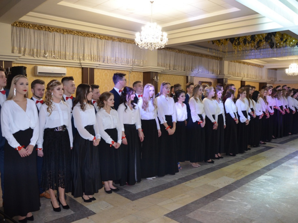 Studniówka LO im. Wyszyńskiego w Staszowie [duża galeria zdjęć!]