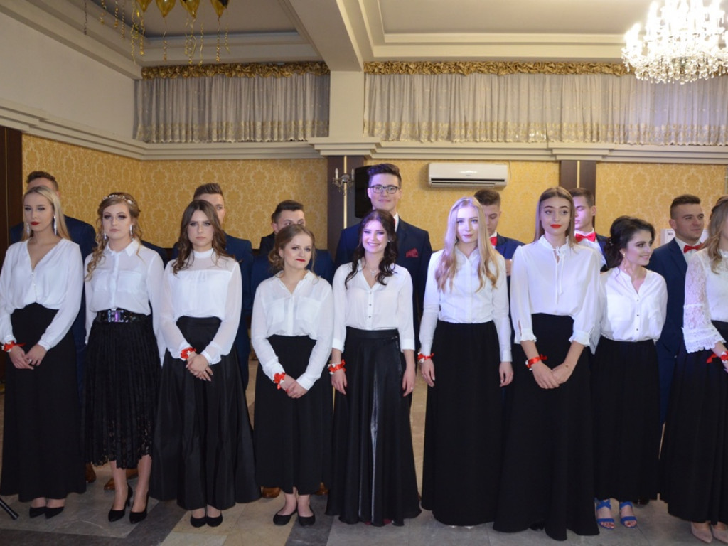 Studniówka LO im. Wyszyńskiego w Staszowie [duża galeria zdjęć!]
