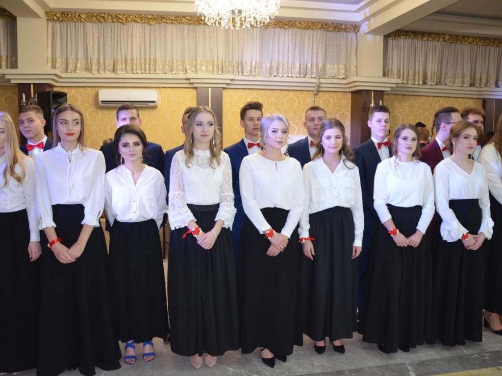 Studniówka LO im. Wyszyńskiego w Staszowie [duża galeria zdjęć!]