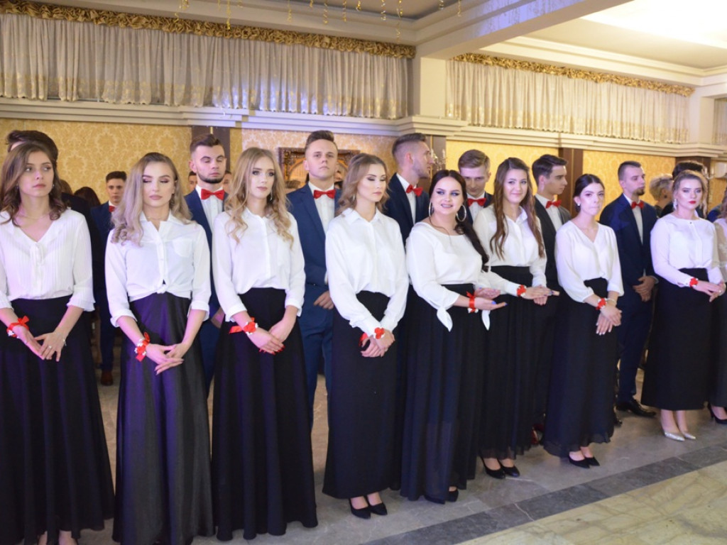 Studniówka LO im. Wyszyńskiego w Staszowie [duża galeria zdjęć!]