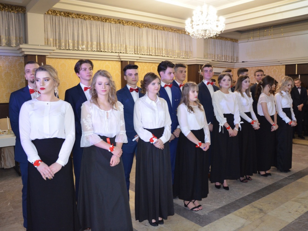Studniówka LO im. Wyszyńskiego w Staszowie [duża galeria zdjęć!]