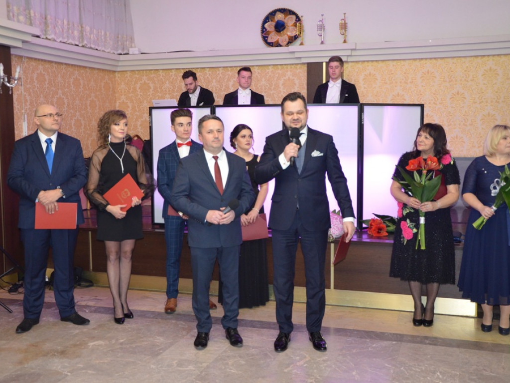 Studniówka LO im. Wyszyńskiego w Staszowie [duża galeria zdjęć!]