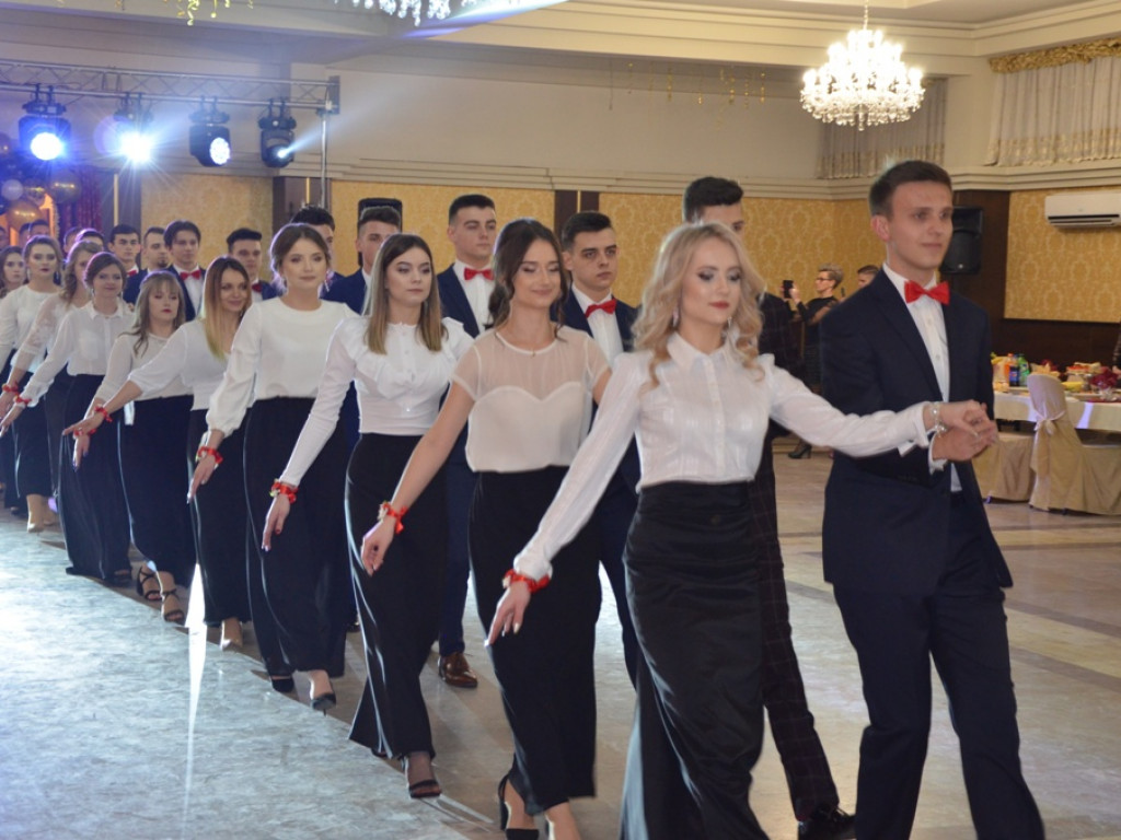 Studniówka LO im. Wyszyńskiego w Staszowie [duża galeria zdjęć!]