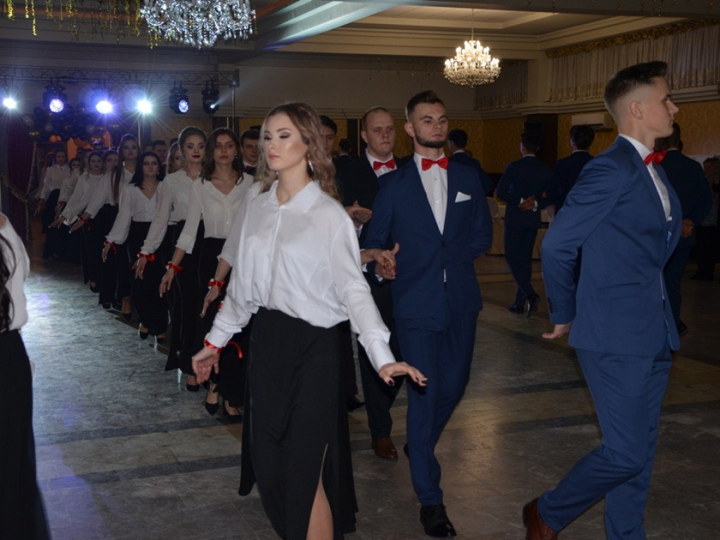 Studniówka LO im. Wyszyńskiego w Staszowie [duża galeria zdjęć!]