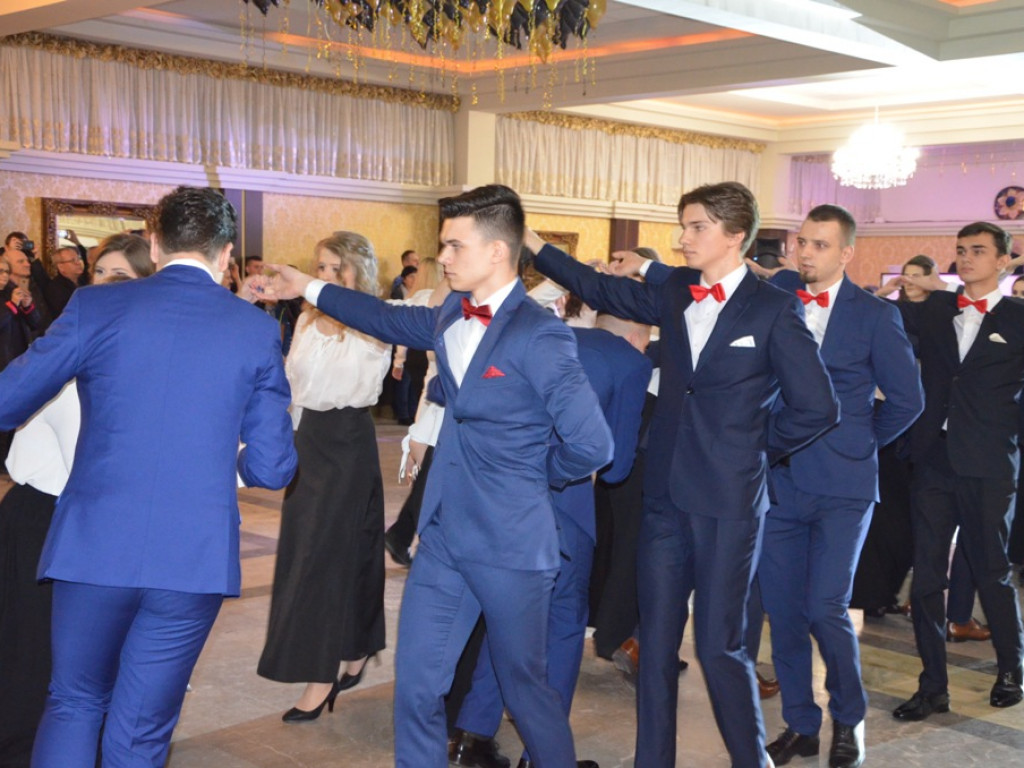 Studniówka LO im. Wyszyńskiego w Staszowie [duża galeria zdjęć!]