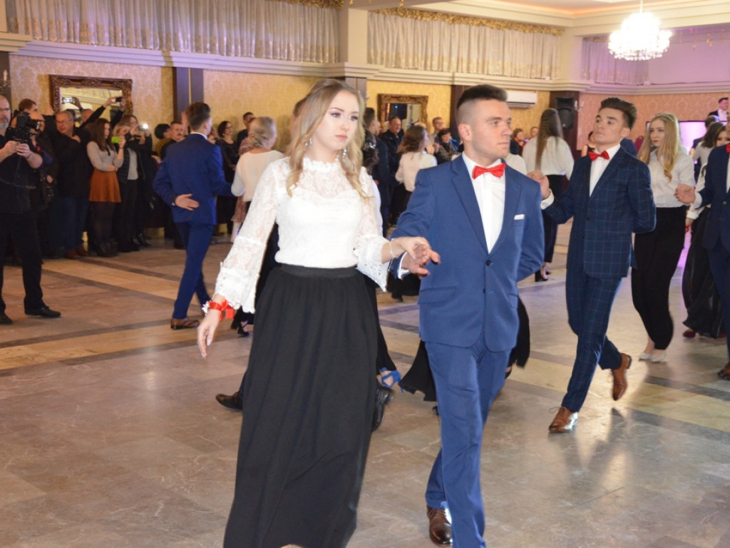 Studniówka LO im. Wyszyńskiego w Staszowie [duża galeria zdjęć!]