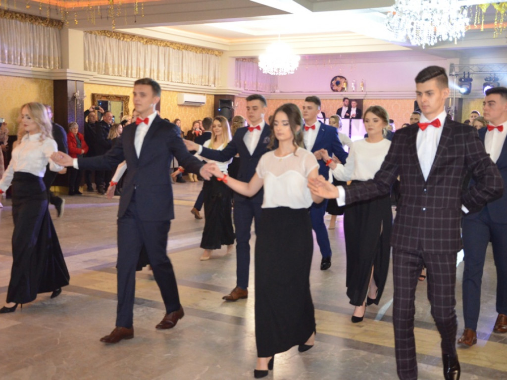 Studniówka LO im. Wyszyńskiego w Staszowie [duża galeria zdjęć!]