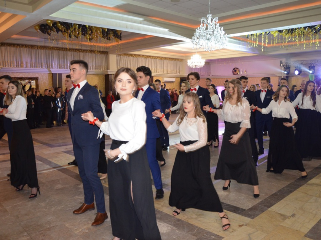 Studniówka LO im. Wyszyńskiego w Staszowie [duża galeria zdjęć!]