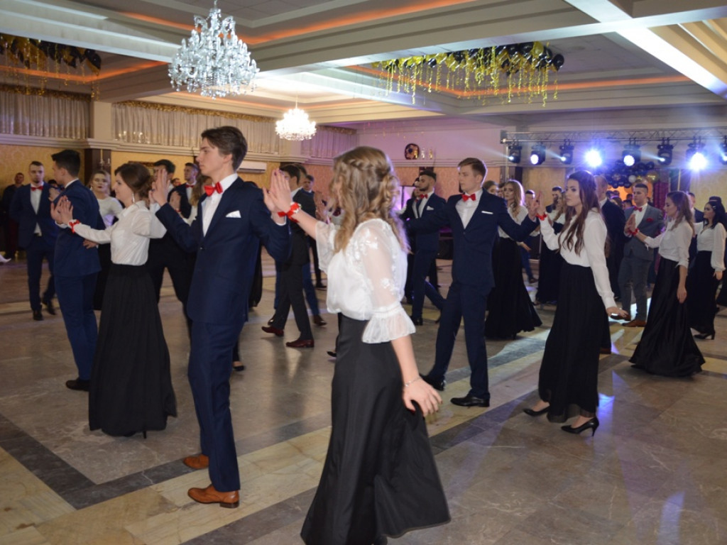 Studniówka LO im. Wyszyńskiego w Staszowie [duża galeria zdjęć!]