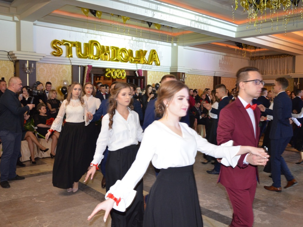 Studniówka LO im. Wyszyńskiego w Staszowie [duża galeria zdjęć!]