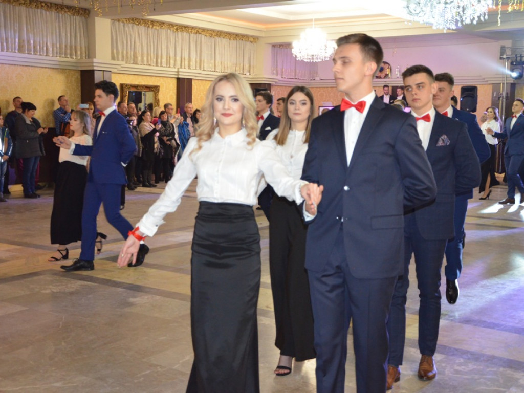 Studniówka LO im. Wyszyńskiego w Staszowie [duża galeria zdjęć!]