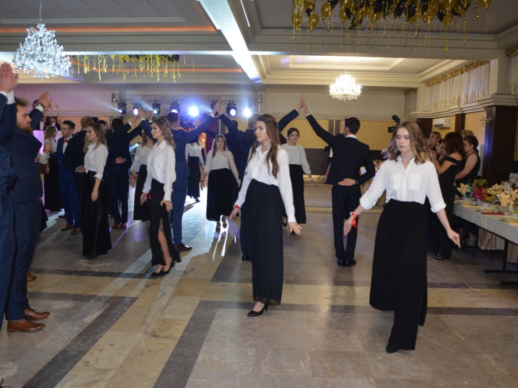 Studniówka LO im. Wyszyńskiego w Staszowie [duża galeria zdjęć!]