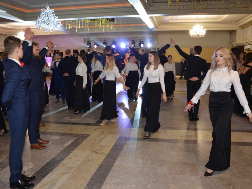 Studniówka LO im. Wyszyńskiego w Staszowie [duża galeria zdjęć!]