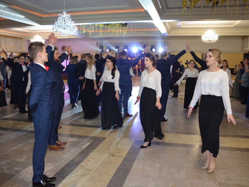Studniówka LO im. Wyszyńskiego w Staszowie [duża galeria zdjęć!]