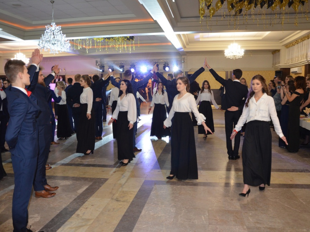 Studniówka LO im. Wyszyńskiego w Staszowie [duża galeria zdjęć!]