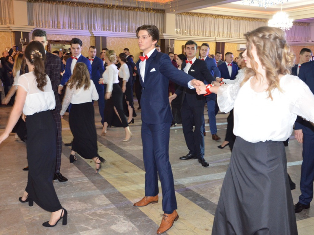 Studniówka LO im. Wyszyńskiego w Staszowie [duża galeria zdjęć!]