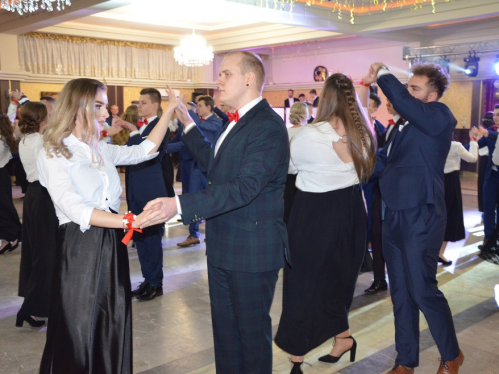 Studniówka LO im. Wyszyńskiego w Staszowie [duża galeria zdjęć!]