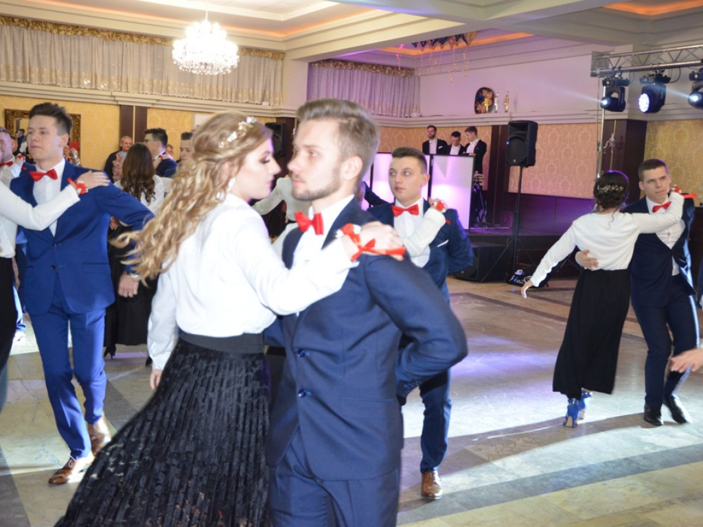 Studniówka LO im. Wyszyńskiego w Staszowie [duża galeria zdjęć!]