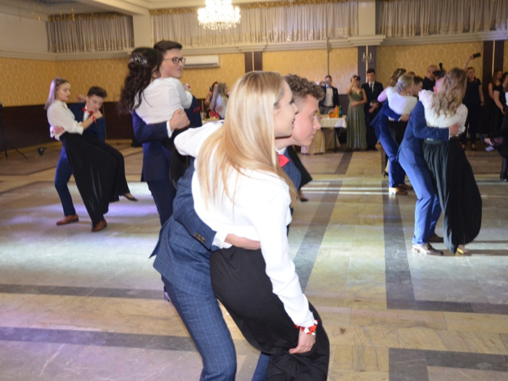 Studniówka LO im. Wyszyńskiego w Staszowie [duża galeria zdjęć!]