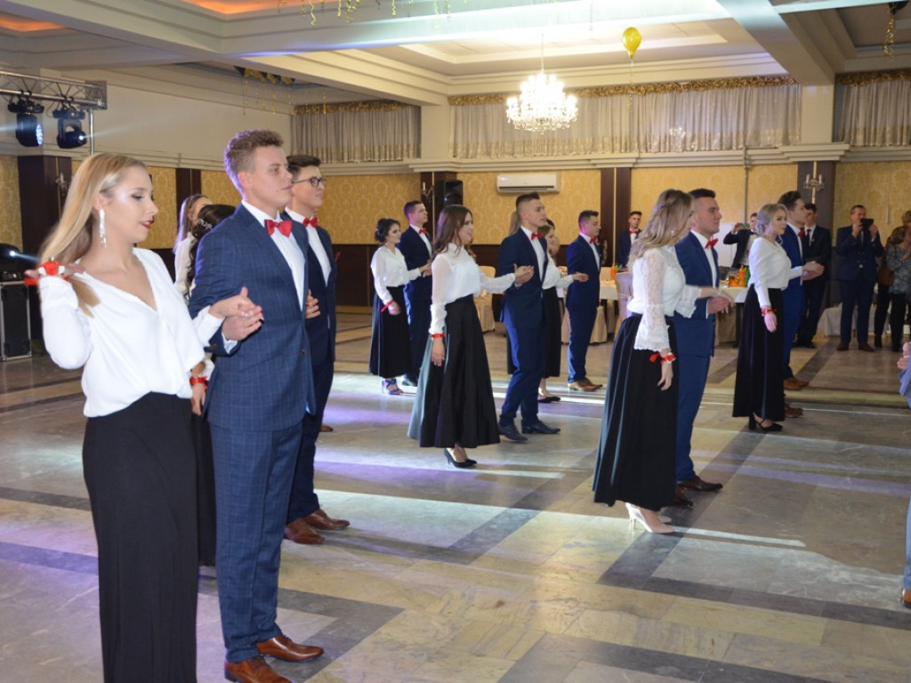 Studniówka LO im. Wyszyńskiego w Staszowie [duża galeria zdjęć!]