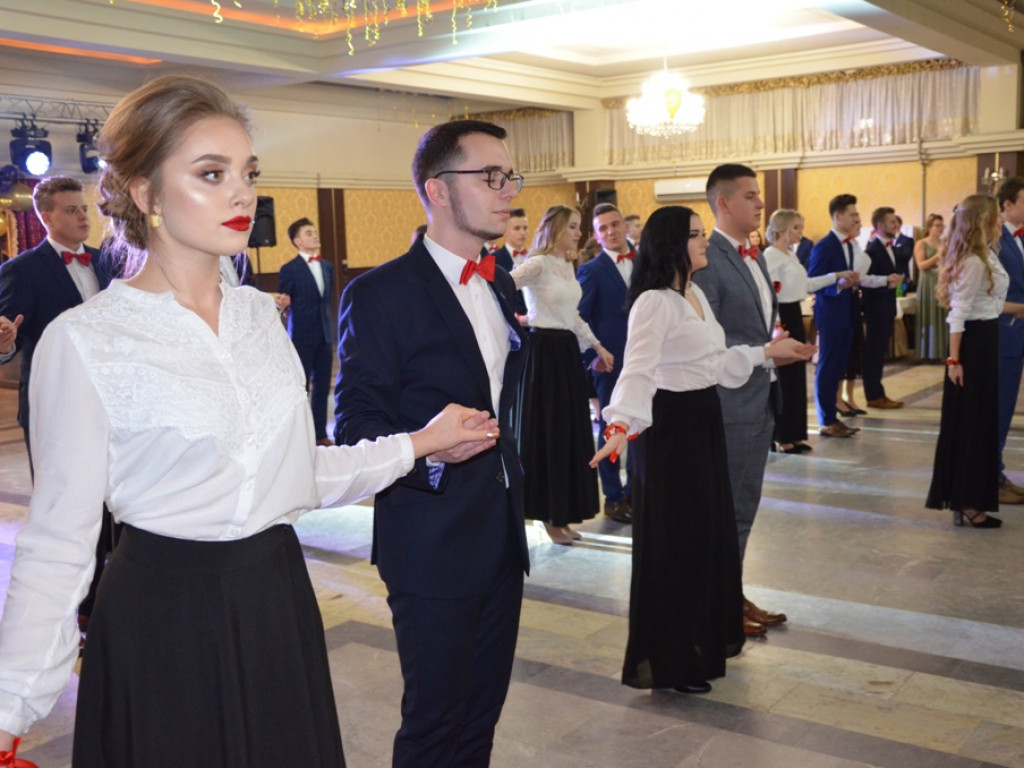 Studniówka LO im. Wyszyńskiego w Staszowie [duża galeria zdjęć!]