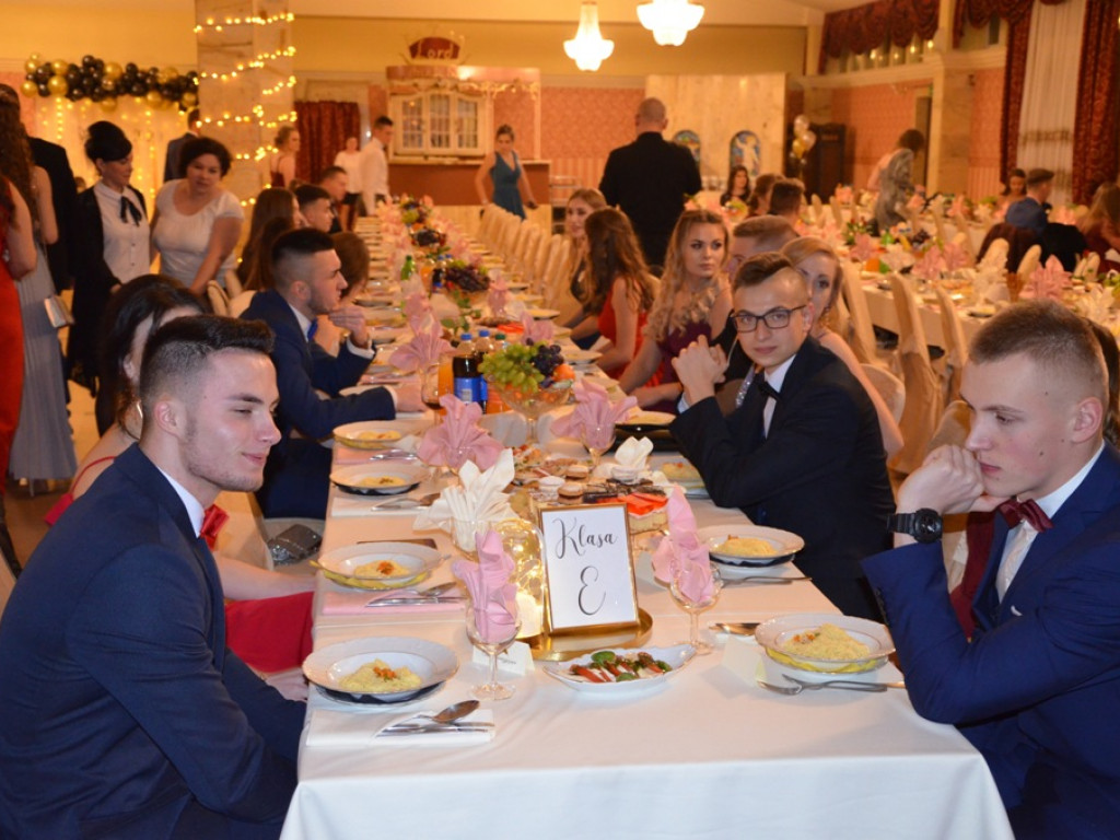 Studniówka LO im. Wyszyńskiego w Staszowie [duża galeria zdjęć!]