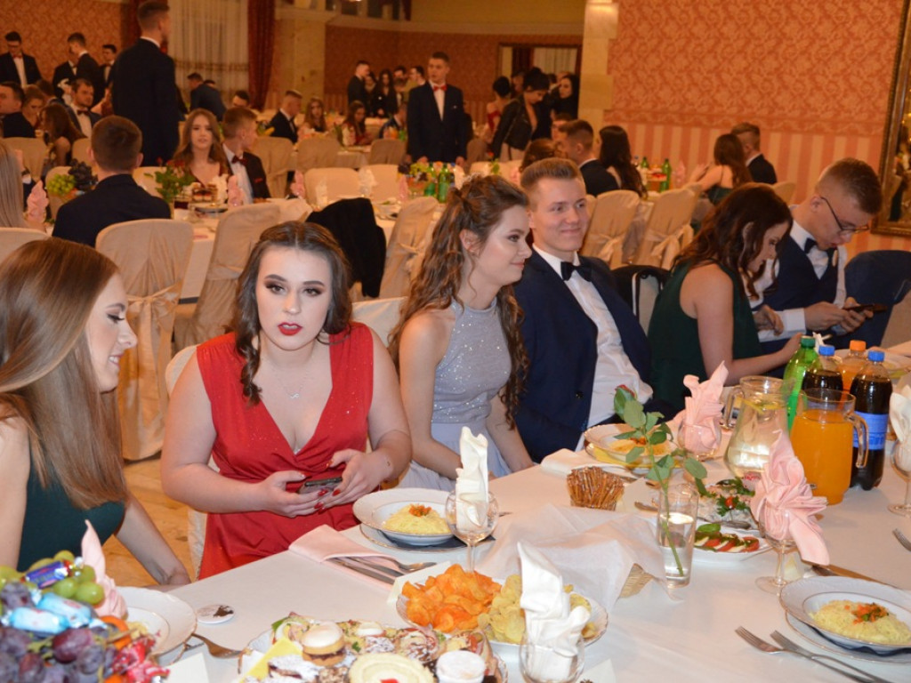 Studniówka LO im. Wyszyńskiego w Staszowie [duża galeria zdjęć!]