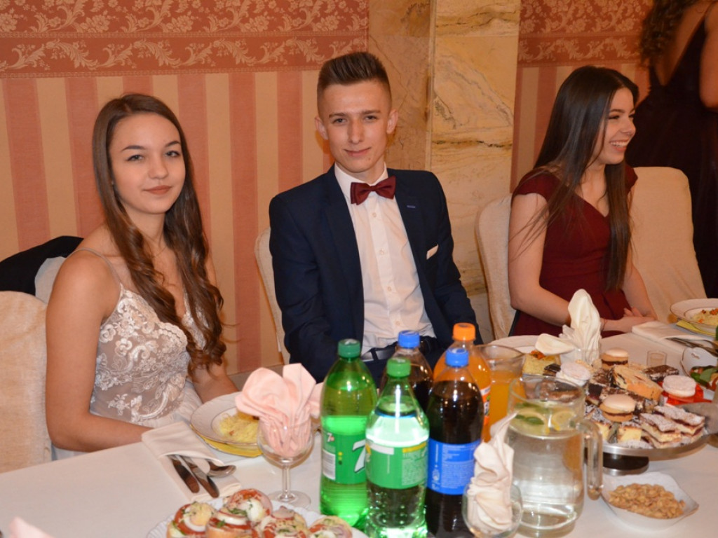 Studniówka LO im. Wyszyńskiego w Staszowie [duża galeria zdjęć!]
