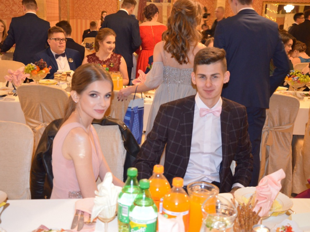 Studniówka LO im. Wyszyńskiego w Staszowie [duża galeria zdjęć!]