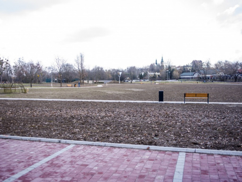Rewitalizacja terenów nad Wisłą w Tarnobrzegu zakończona. Nowe miejsce wypoczynku i rekreacji [zdjęcia]
