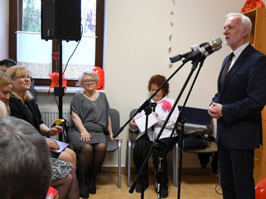 Seniorzy w nowej siedzibie [zdjęcia]