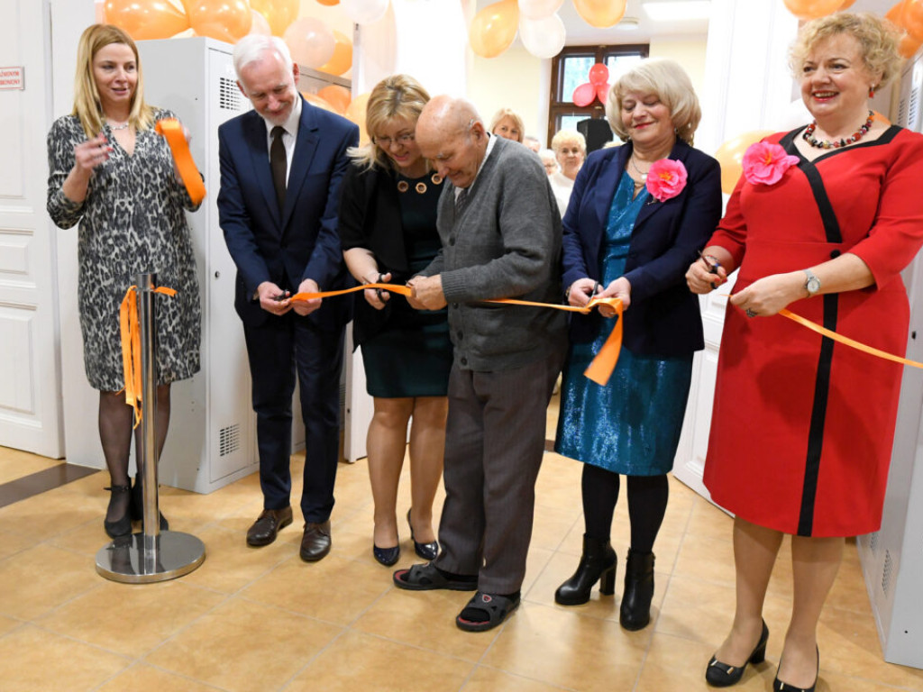 Seniorzy w nowej siedzibie [zdjęcia]