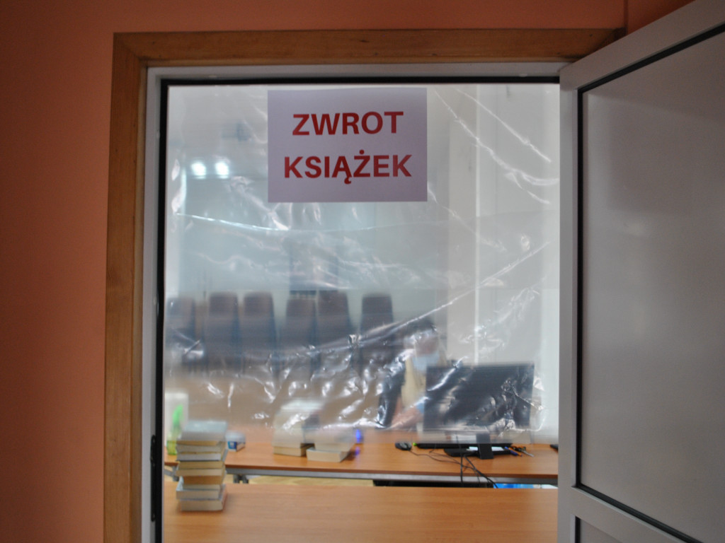 Tęsknota za książkami. Zwracane pozycje przechodzą kwarantannę