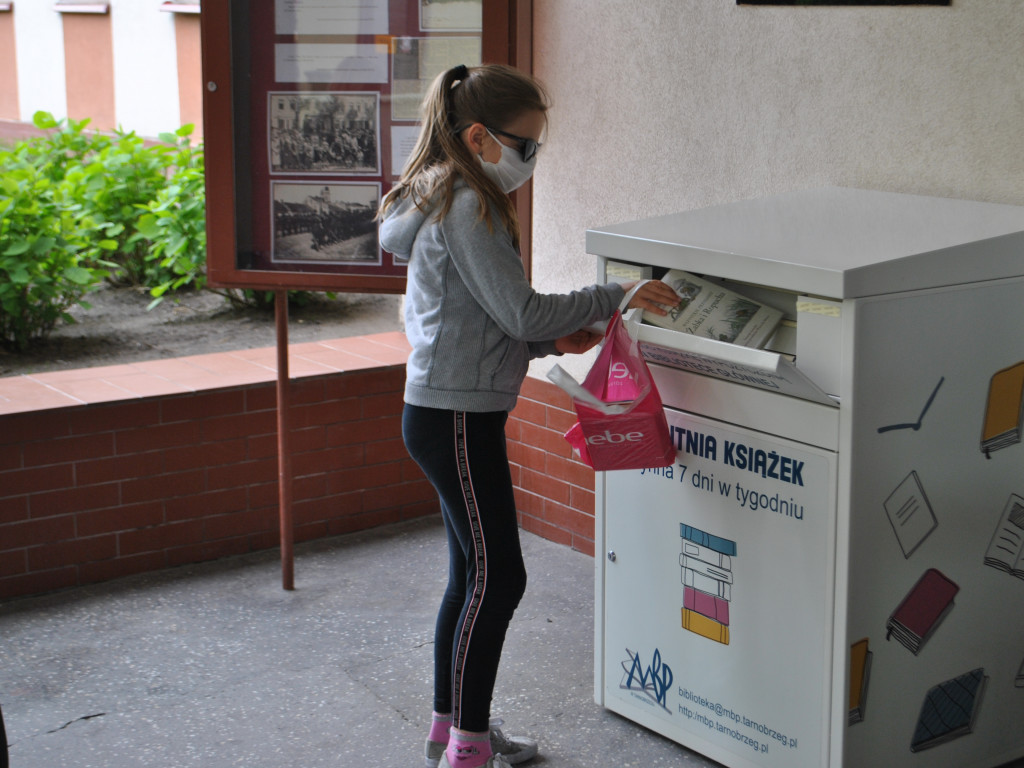 Tęsknota za książkami. Zwracane pozycje przechodzą kwarantannę