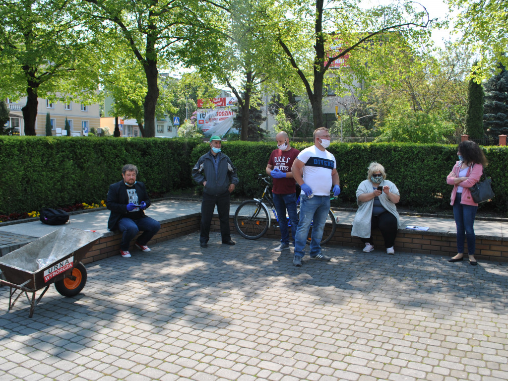 Protestacyjny happening wyborczy w Tarnobrzegu