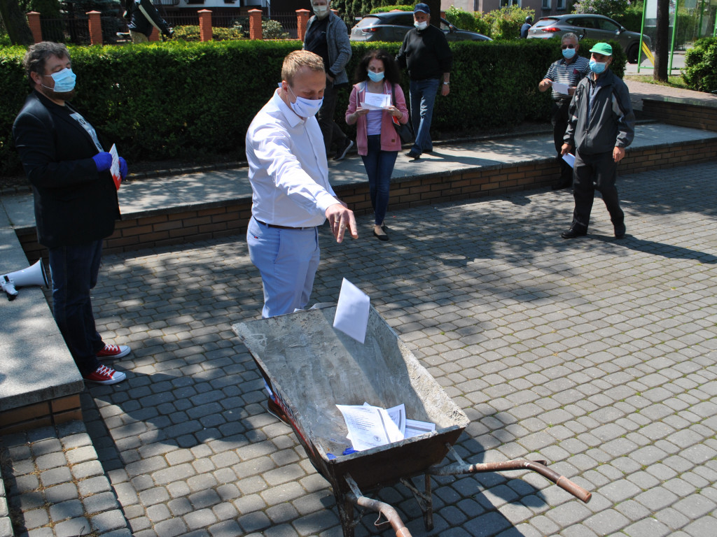 Protestacyjny happening wyborczy w Tarnobrzegu