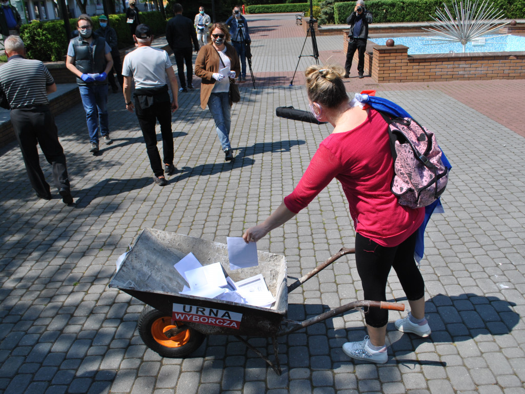 Protestacyjny happening wyborczy w Tarnobrzegu
