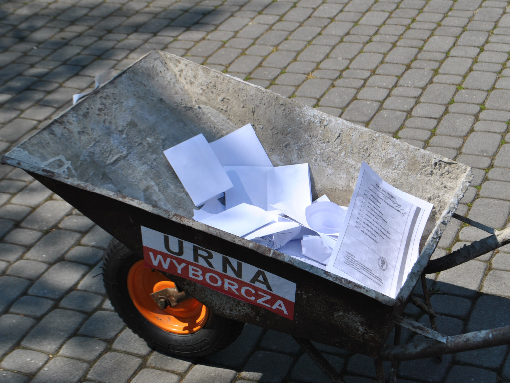 Protestacyjny happening wyborczy w Tarnobrzegu